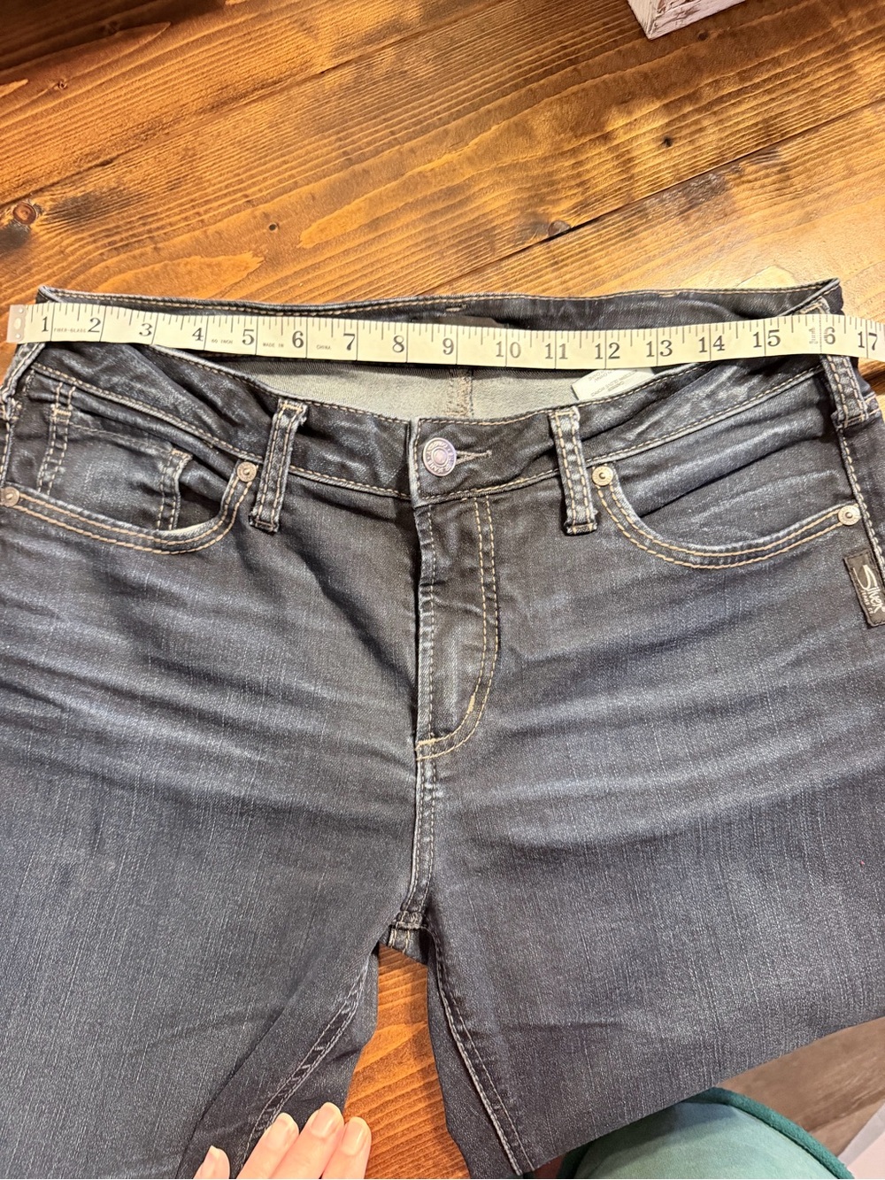 Silver Avery Skinny Jeans women’s size 32 waist 31 length